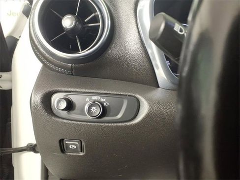 Used 2020 Chevrolet Blazer LT image 18