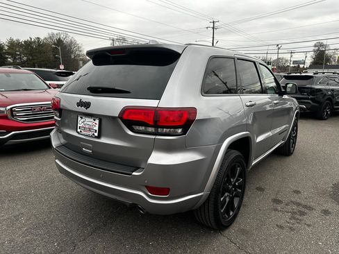 Used 2018 Jeep Grand Cherokee Altitude image 5