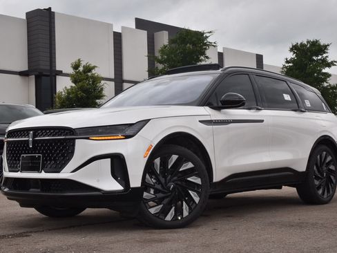 New 2026 Lincoln Nautilus Reserve w/ Jet Appearance Package AWD/4WD image 8