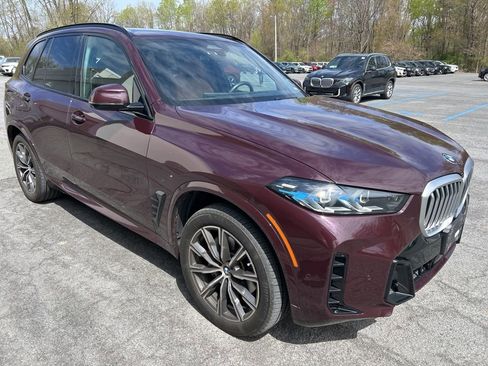 Certified 2025 BMW X5 xDrive40i w/ M Sport Package AWD/4WD image 8