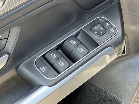 Used 2021 Mercedes-Benz GLB 250 image 20