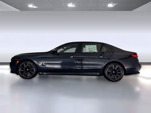 New 2026 BMW 740i image 2