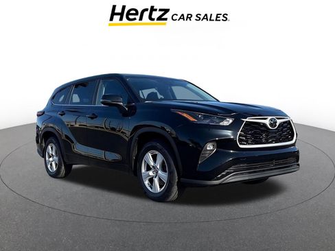 Used 2025 Toyota Highlander LE image 1