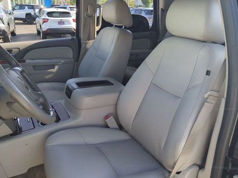 Used 2014 Chevrolet Tahoe LTZ RWD image 16