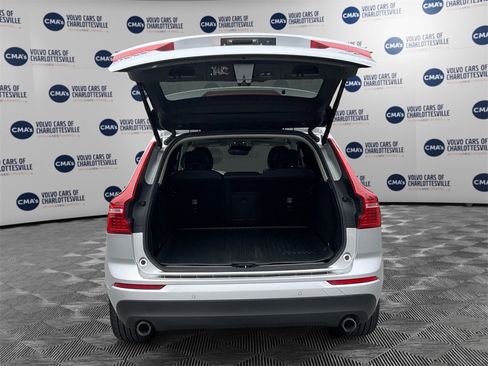 Used 2019 Volvo XC60 T6 Momentum w/ Premium Package image 11
