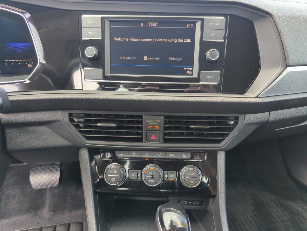 Used 2022 Volkswagen Jetta SE FWD image 35
