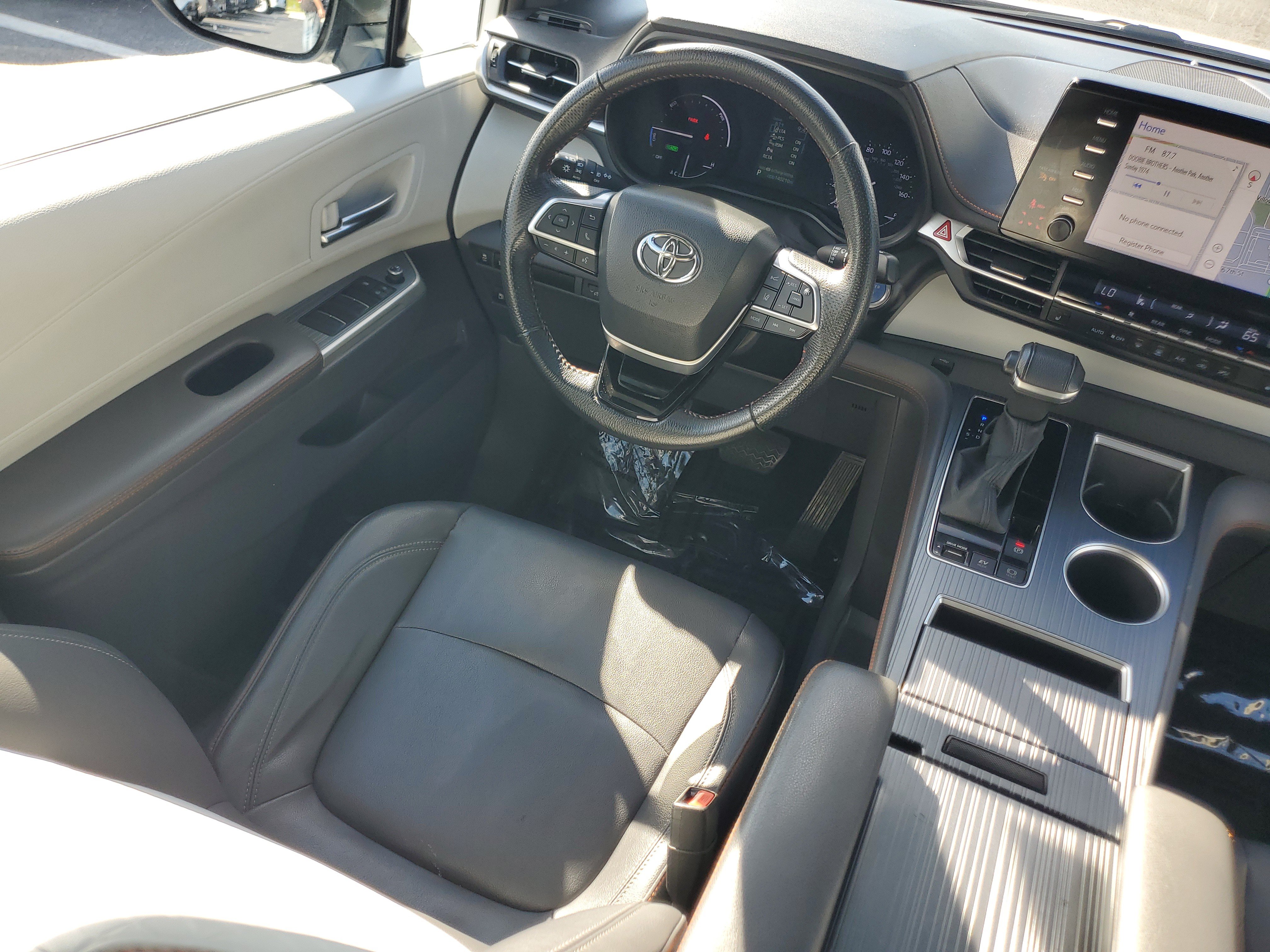 Used 2023 Toyota Sienna XSE AWD/4WD image 17