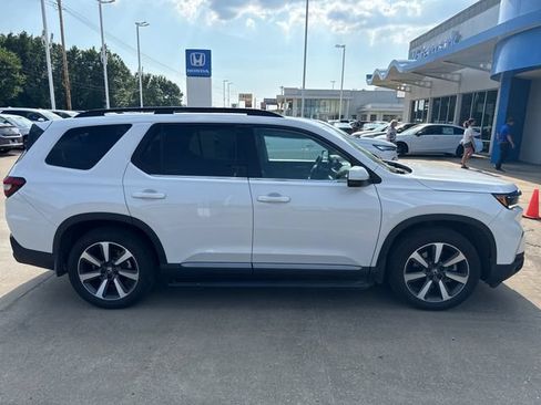 Used 2023 Honda Pilot Touring image 6