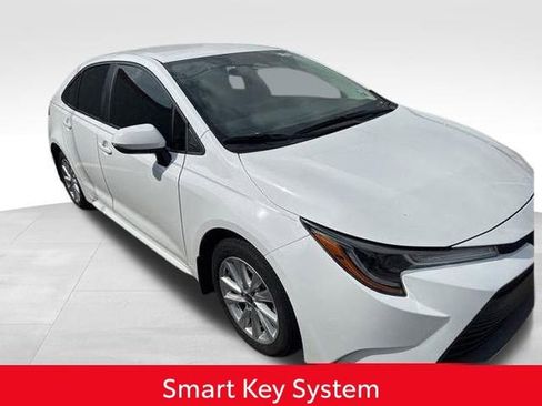 Used 2025 Toyota Corolla LE w/ LE Premium Package image 6