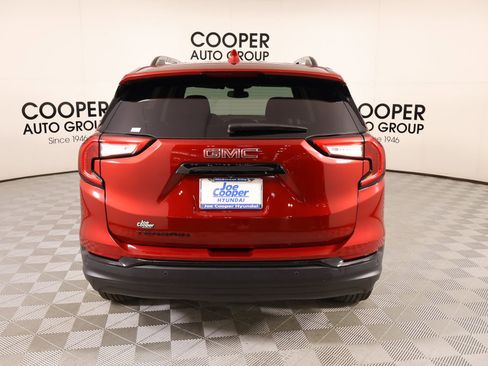 Used 2024 GMC Terrain SLE w/ Driver Convenience Package image 21