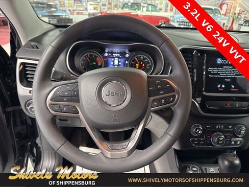 Used 2022 Jeep Cherokee Limited image 16