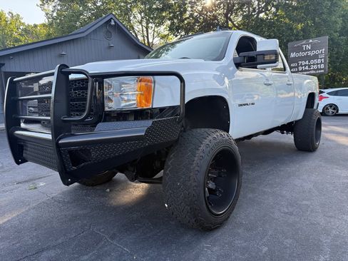 Used 2011 GMC Sierra 2500 Denali w/ Suspension Package, Off-Road AWD/4WD image 59