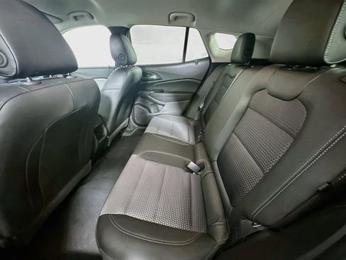Used 2025 Chevrolet Trax LT FWD image 26