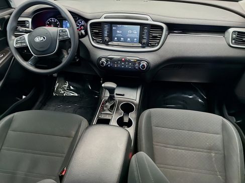Used 2020 Kia Sorento LX FWD image 12