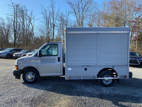 Used 2017 Chevrolet Express 3500 image 9