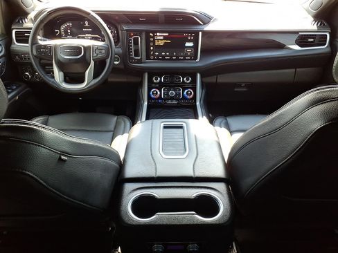 Certified 2024 GMC Yukon XL Denali w/ Advanced Technology Package AWD/4WD image 10