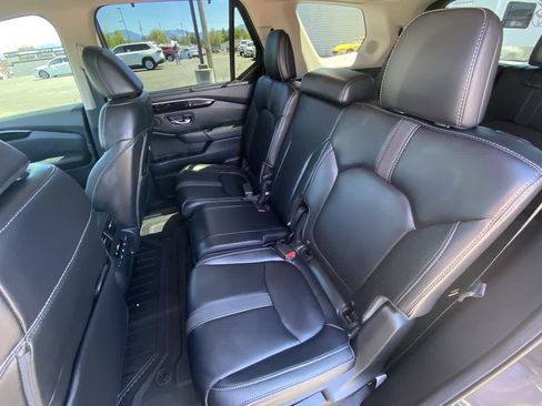 Used 2025 Honda Pilot Touring image 23