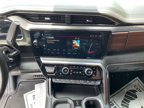 Used 2024 GMC Sierra 2500 Denali Ultimate AWD/4WD image 13