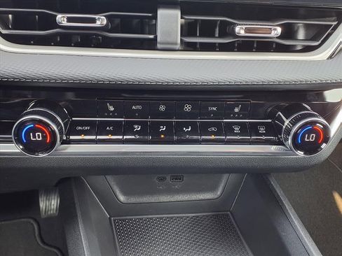 New 2026 Chevrolet Equinox LT w/ Convenience Package II image 16