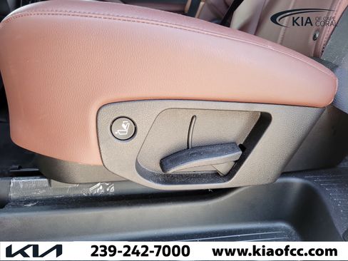 Certified 2024 Kia Telluride EX w/ EX Captain's Chair Package FWD image 14