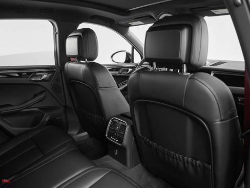 Certified 2025 Porsche Macan image 24