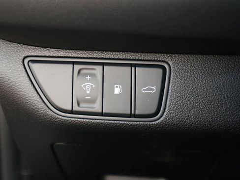 Used 2025 Genesis G70 2.5T RWD image 16