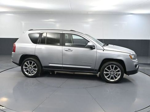 Used 2016 Jeep Compass High Altitude image 3