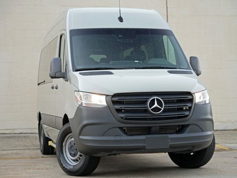Used 2022 Mercedes-Benz Sprinter 2500 image 4
