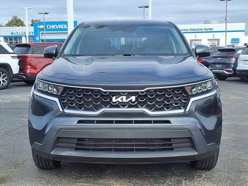 Used 2023 Kia Sorento LX image 6