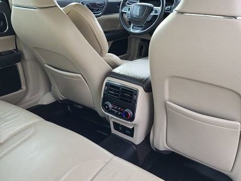 Used 2017 Lincoln Continental Reserve image 14