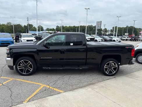 Used 2017 Chevrolet Silverado 1500 LT w/ LPO, Black Pack AWD/4WD image 9