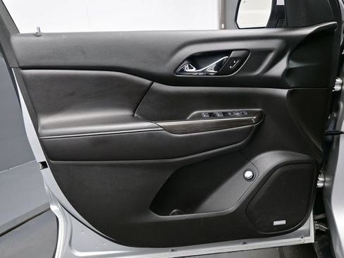 Used 2017 GMC Acadia SLT FWD image 9