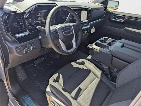 New 2025 GMC Sierra 1500 SLE image 3