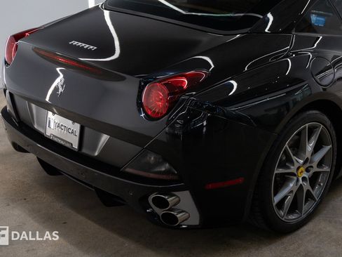 Used 2011 Ferrari California RWD image 16