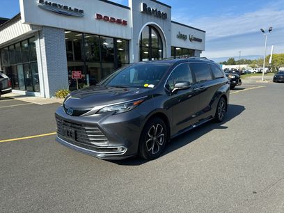 Used 2025 Toyota Sienna Platinum