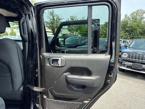 Used 2024 Jeep Wrangler Unlimited w/ Convenience Group AWD/4WD image 34