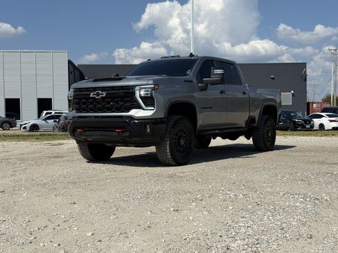 Used 2024 Chevrolet Silverado 2500 ZR2 w/ Technology Package AWD/4WD image 1