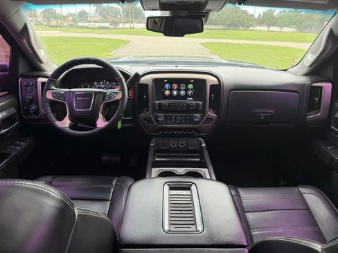 Used 2016 GMC Sierra 2500 Denali w/ Duramax Plus Package AWD/4WD image 11