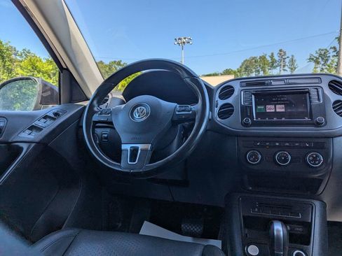 Used 2017 Volkswagen Tiguan S image 21