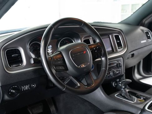 Used 2022 Dodge Charger SXT RWD image 8
