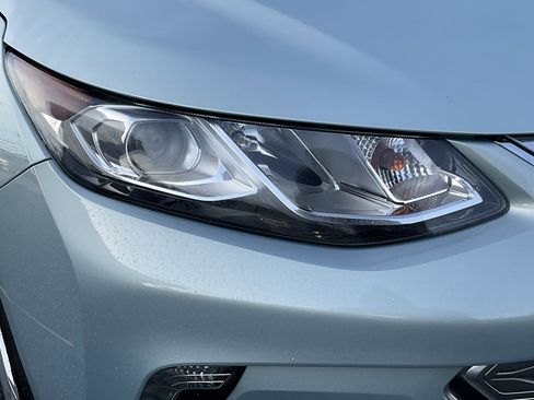 Used 2018 Chevrolet Volt LT image 11