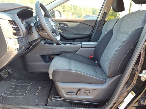 Used 2023 Nissan Rogue SV image 3