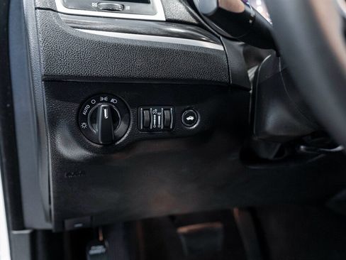 Used 2022 Chrysler 300 Touring image 24