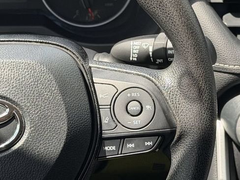 Used 2021 Toyota RAV4 XLE FWD image 13