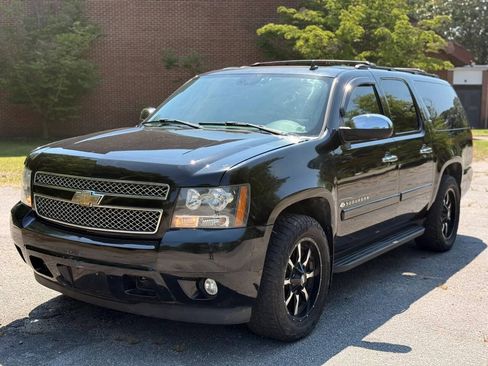 Used 2007 Chevrolet Suburban LTZ w/ LTZ Preferred Equipment Group AWD/4WD image 1