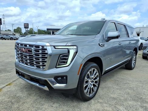 New 2026 GMC Yukon XL Denali w/ Denali Reserve Package AWD/4WD image 3