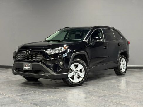 Used 2021 Toyota RAV4 XLE FWD image 1