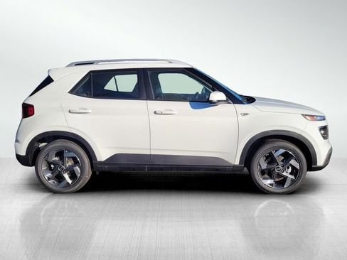 New 2025 Hyundai Venue SEL image 4