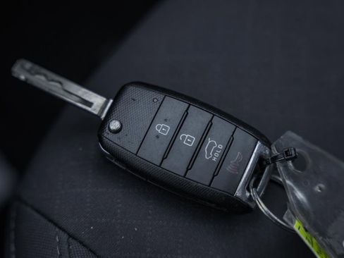 Used 2017 Kia Sorento LX image 30