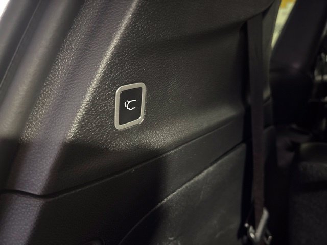 Used 2025 Chrysler Pacifica Select FWD image 18